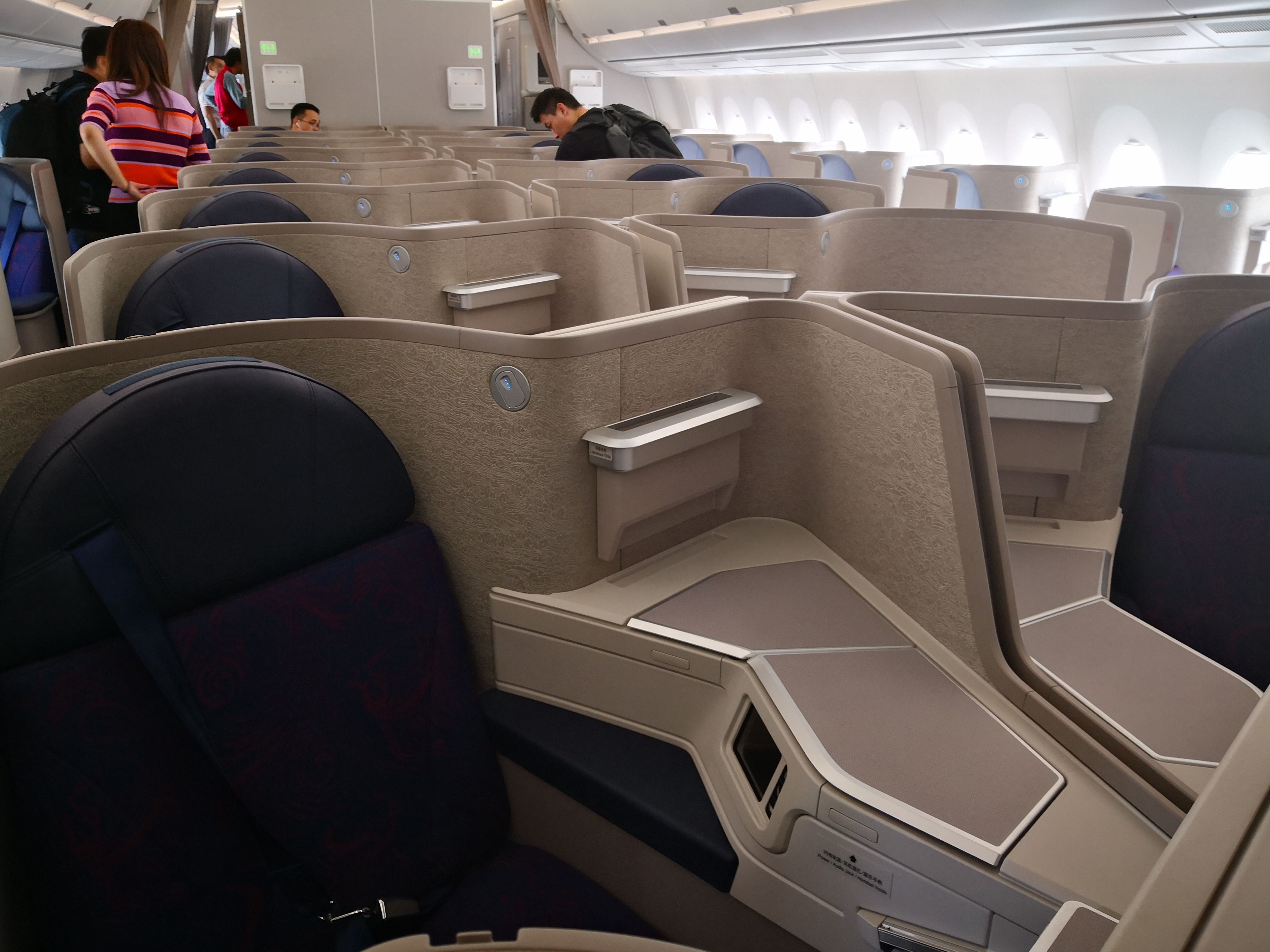 国航首架a350-900飞机投入执飞北京至广州航线