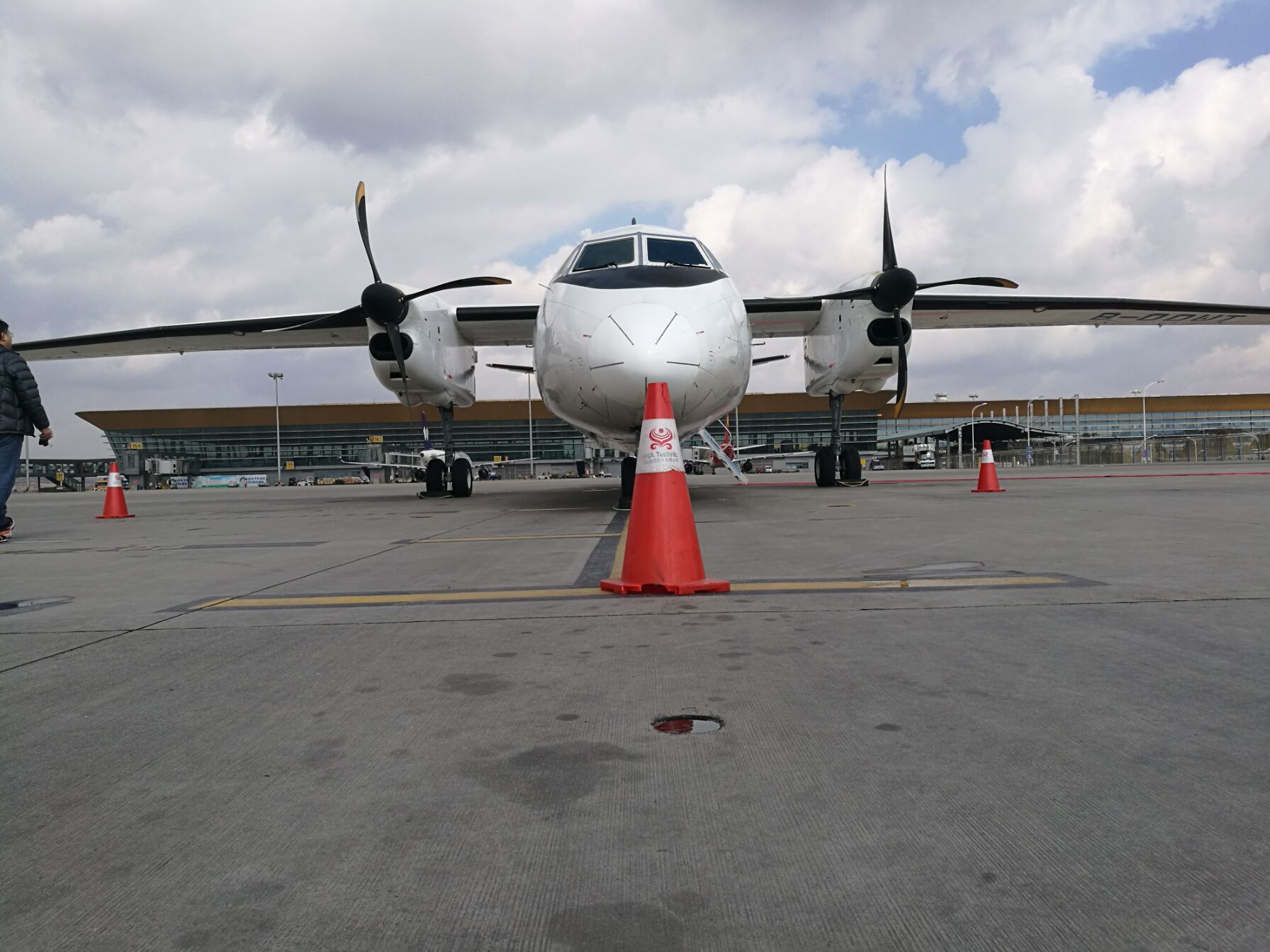 彩云之南 新舟相伴 新舟60飞机云南路演