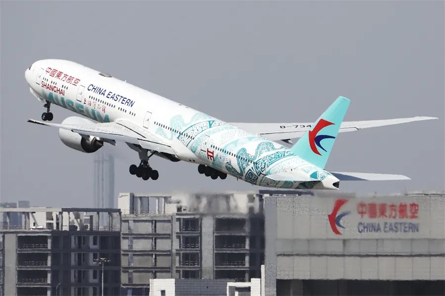 东航联合上海博物馆首次举办“上博号”彩绘机主题航班