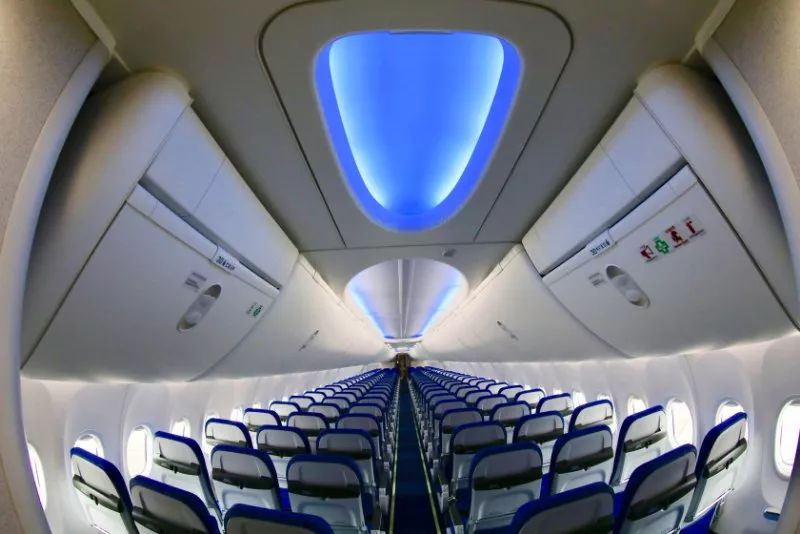 科幻般的客舱天空内饰