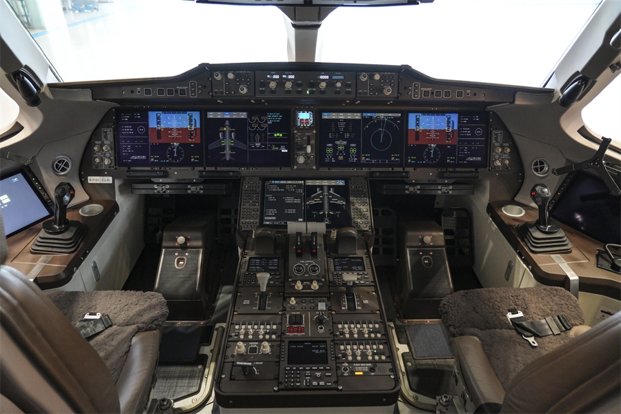 东航c919客机驾驶舱          东航供图图:东航c919客机客舱内部设置