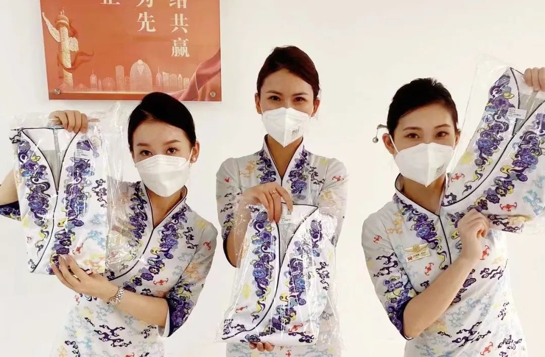 海南航空乘务制服换新装服务形象展新颜