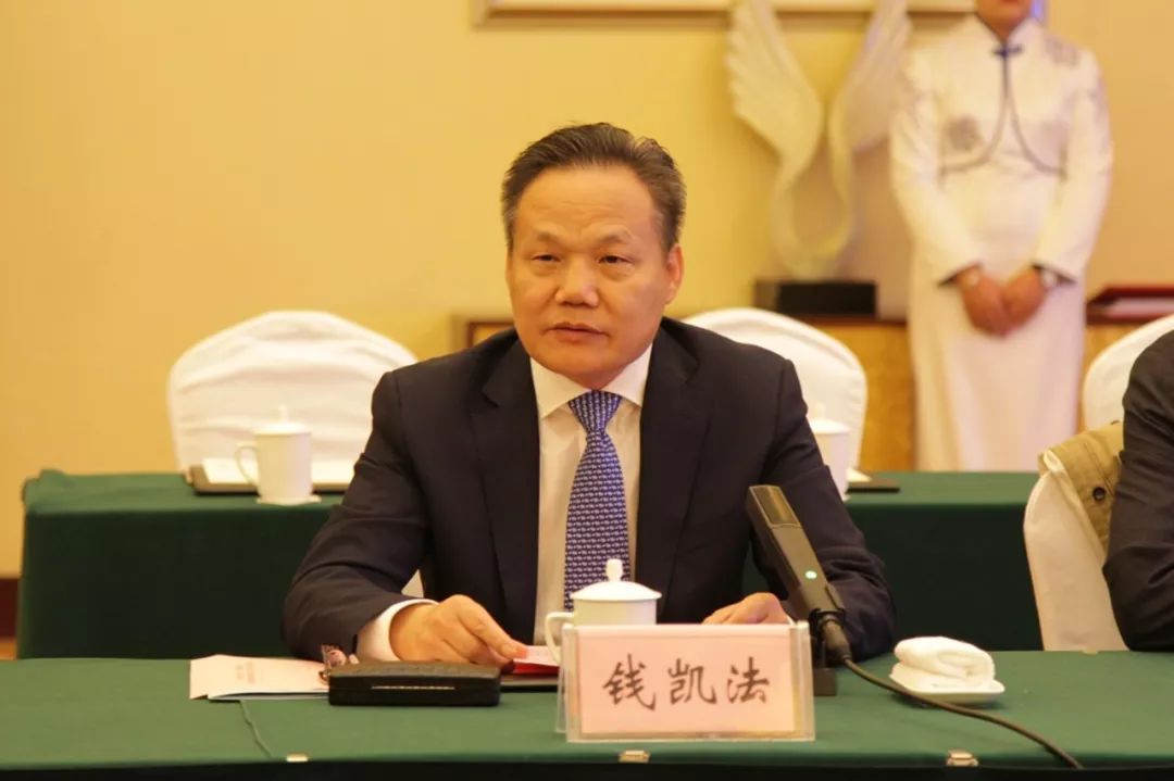 钱凯法表示,双方将共同推动盐城机场建设,并通过建立法人治理结构实现