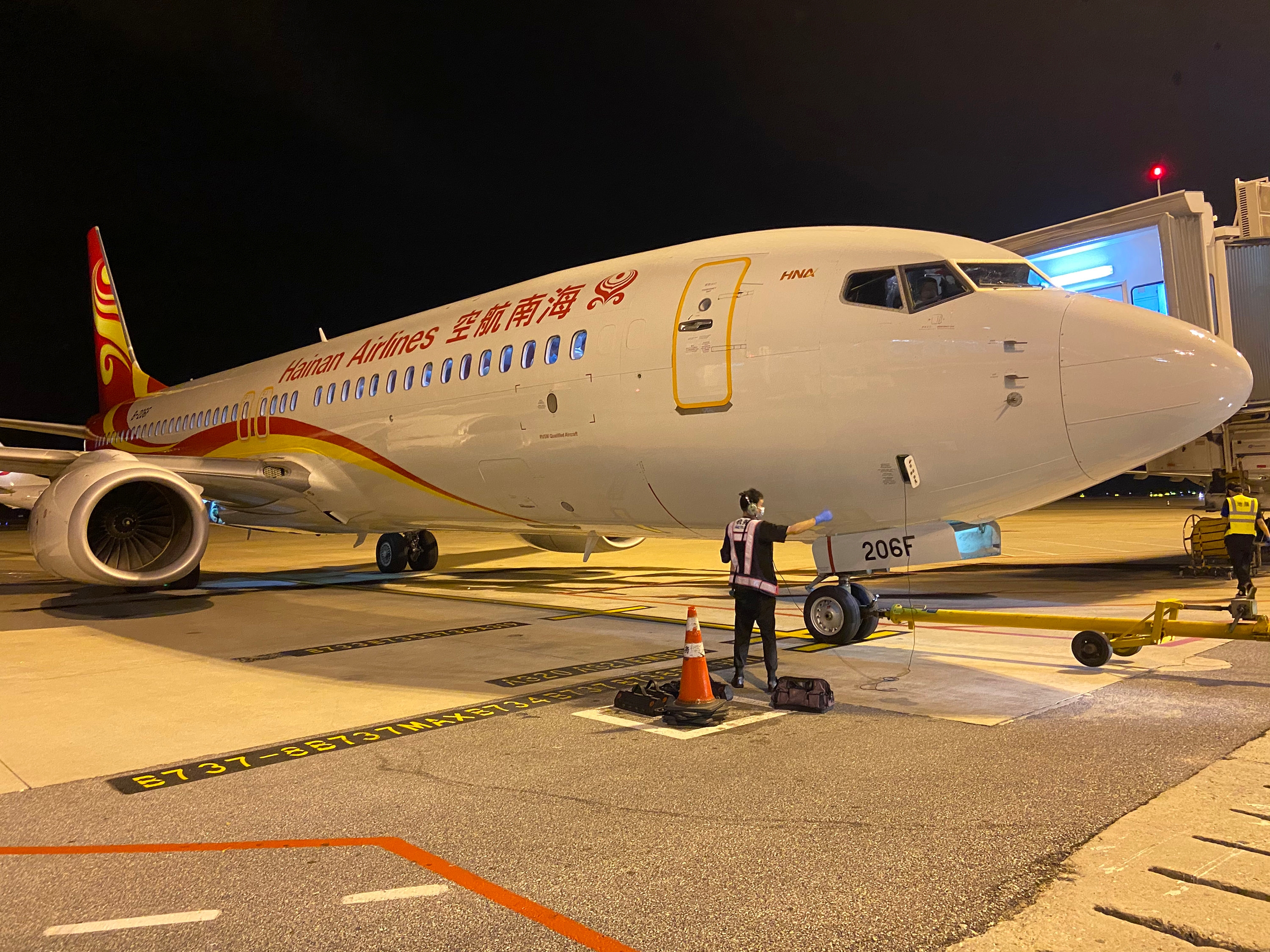 海南航空护送多地援琼医疗队驰援海南