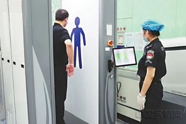 無接觸自助安檢(深圳機場供圖) 前沿科技設備助力安檢效率提升 長期以來
-雙清關(guan) 到門
