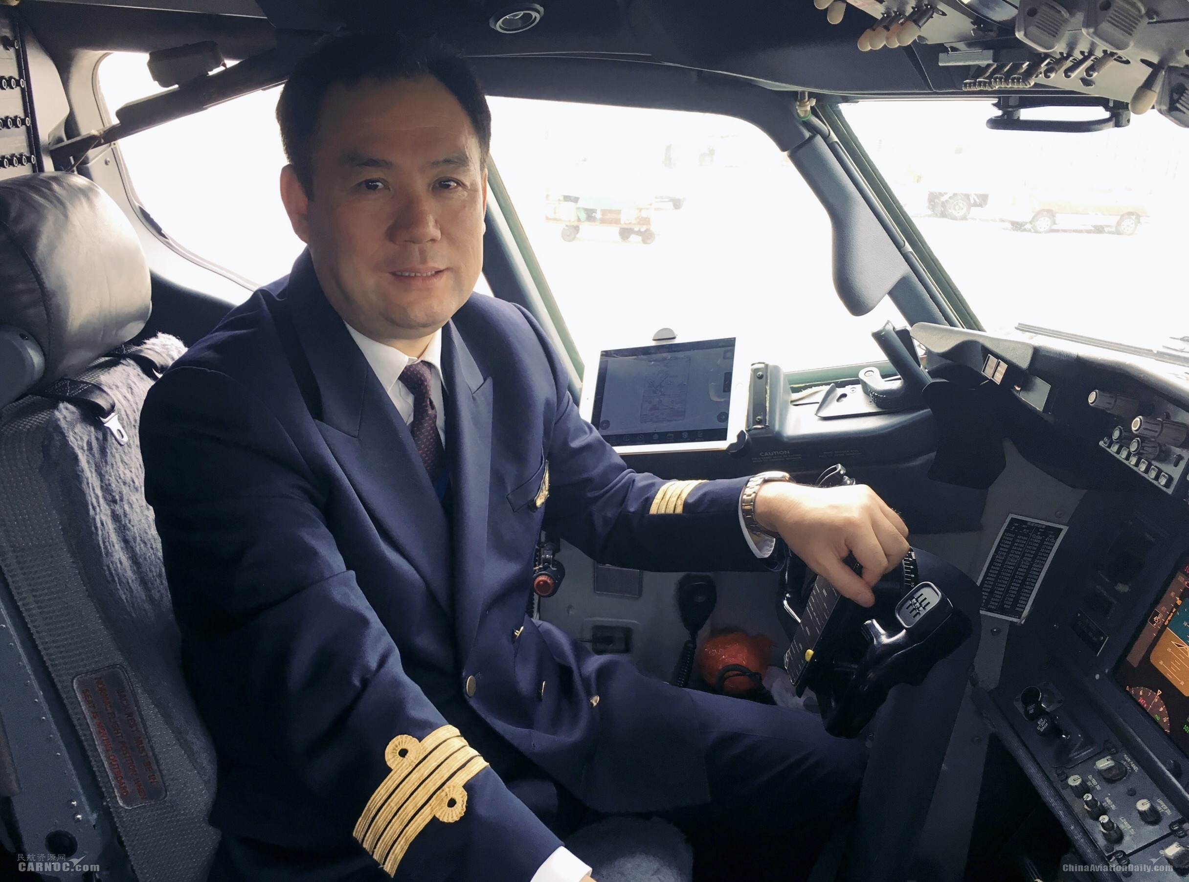 五星机长在线授课,飞行还得听前辈--上航机长高国林访谈录